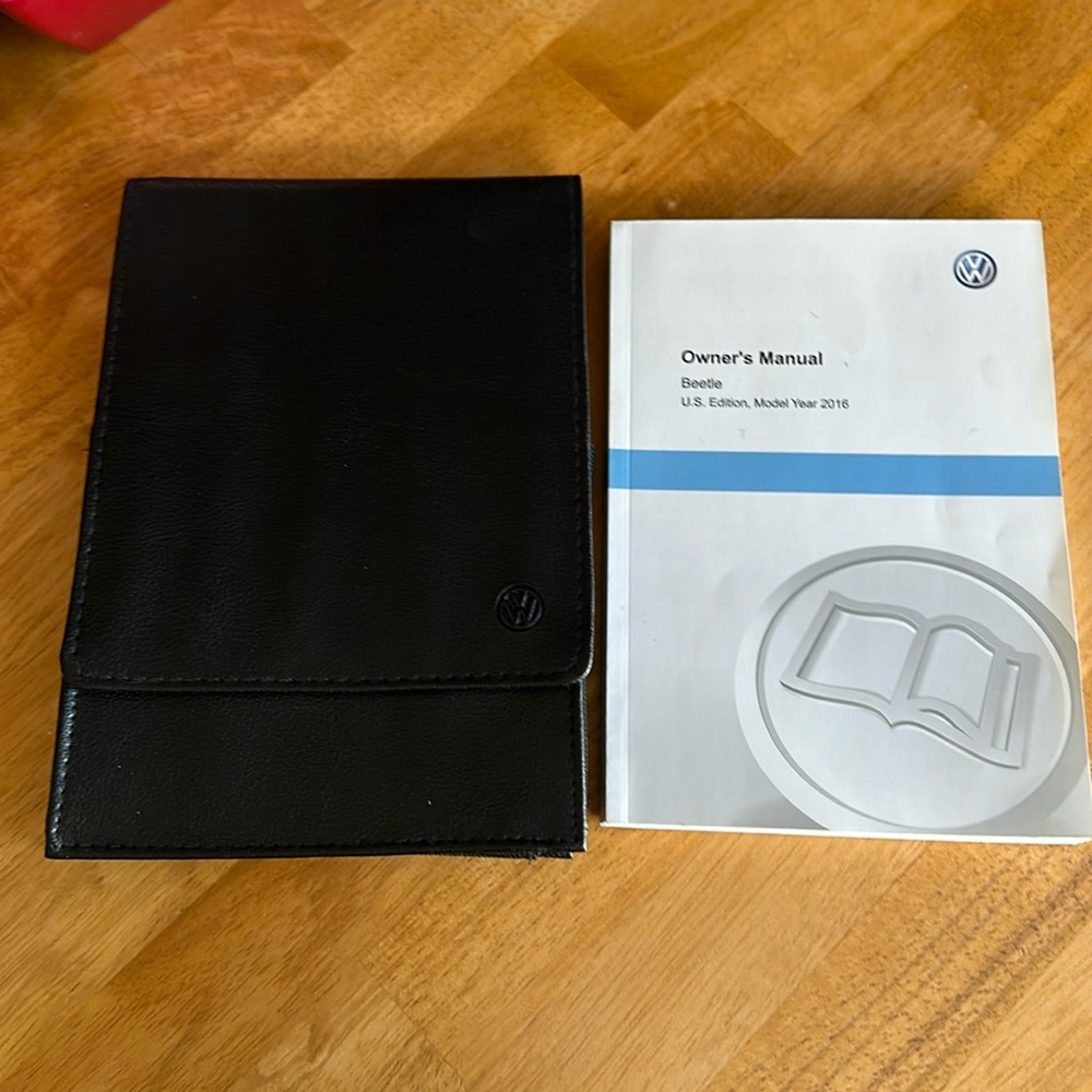Volkswagen VW Beetle 2016 Owners Manual with case